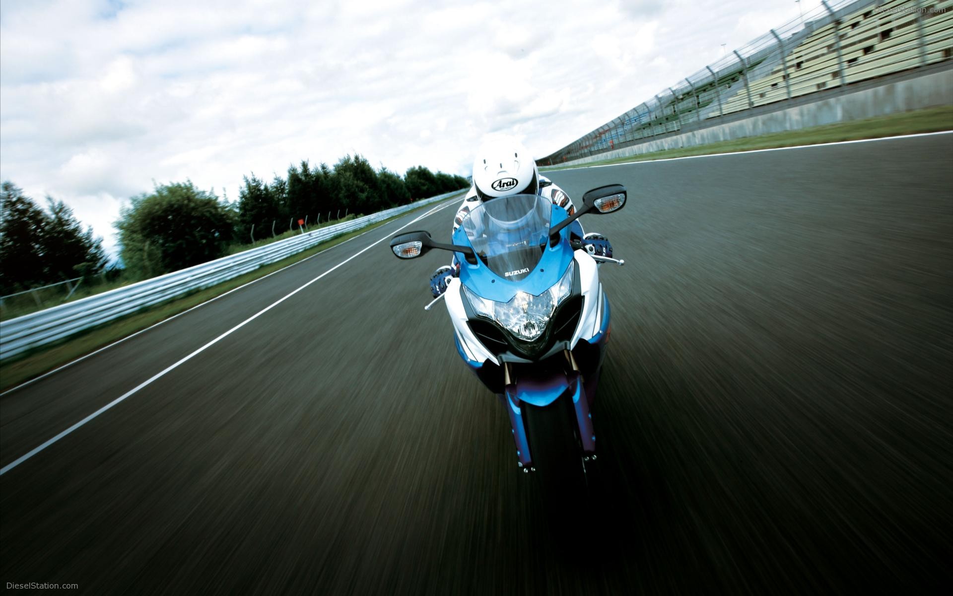 Suzuki GSX R1000 Bike Pics