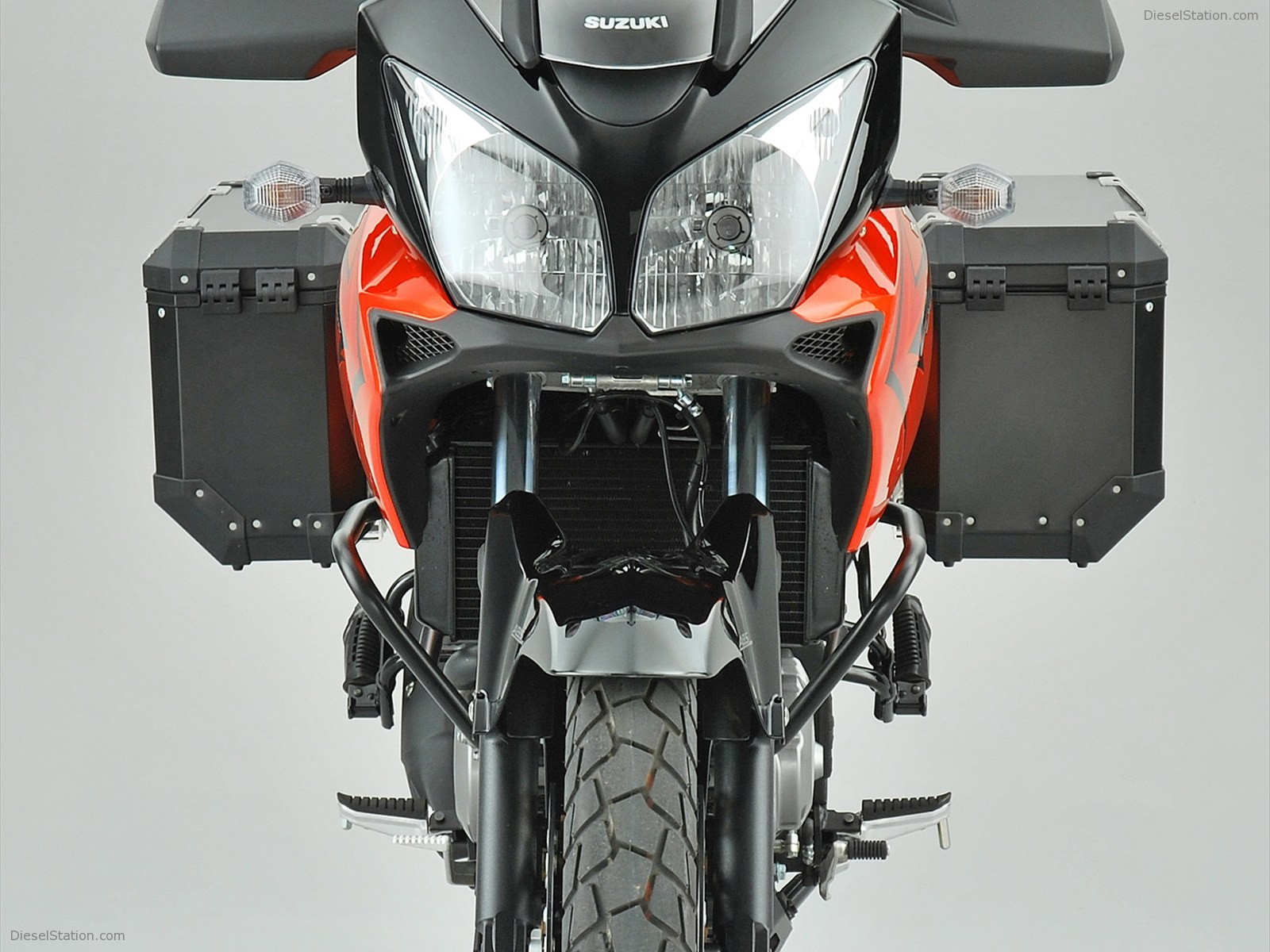 Suzuki V-Strom 650 XPEDITION 2011