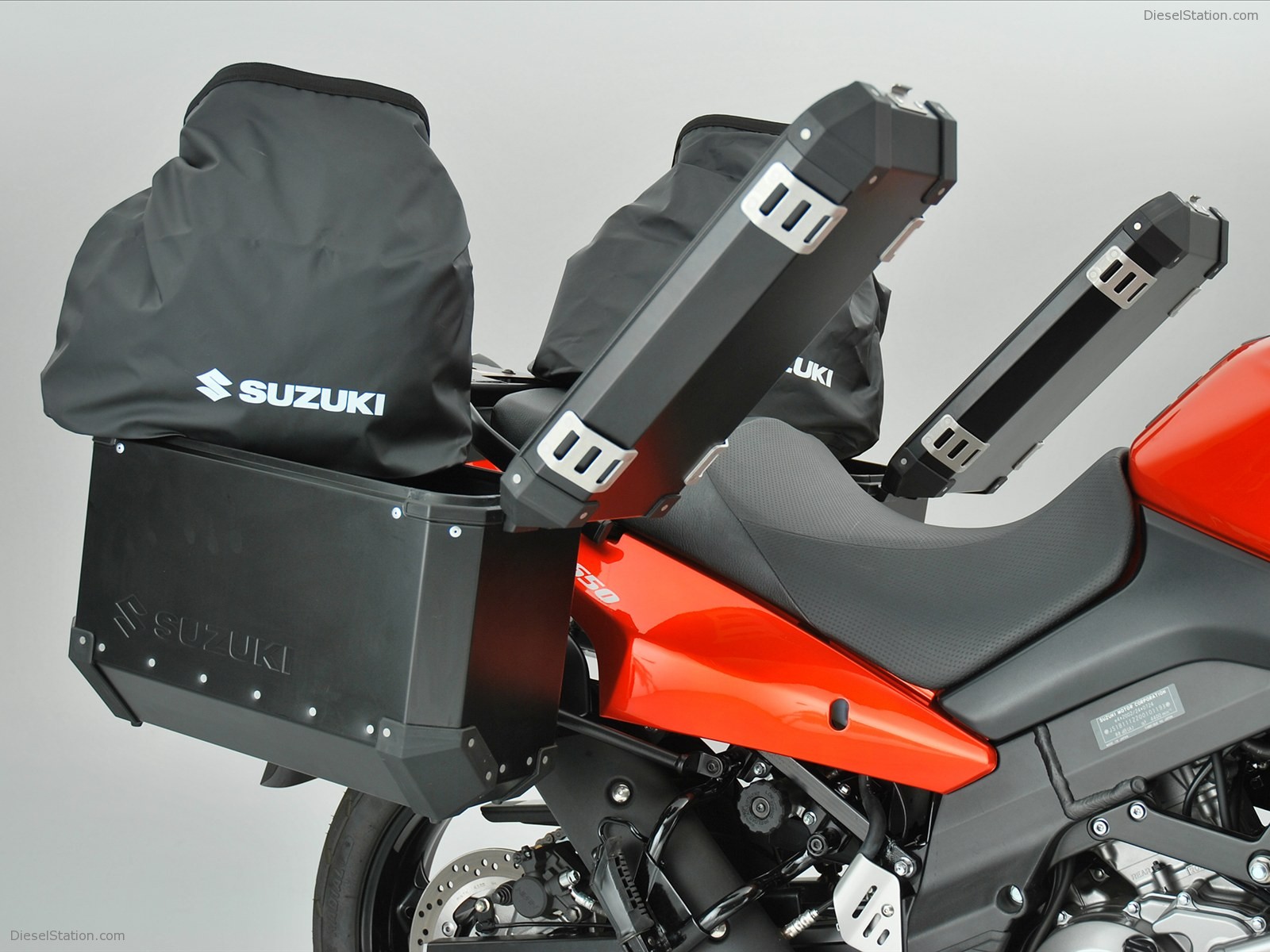 Suzuki V-Strom 650 XPEDITION 2011