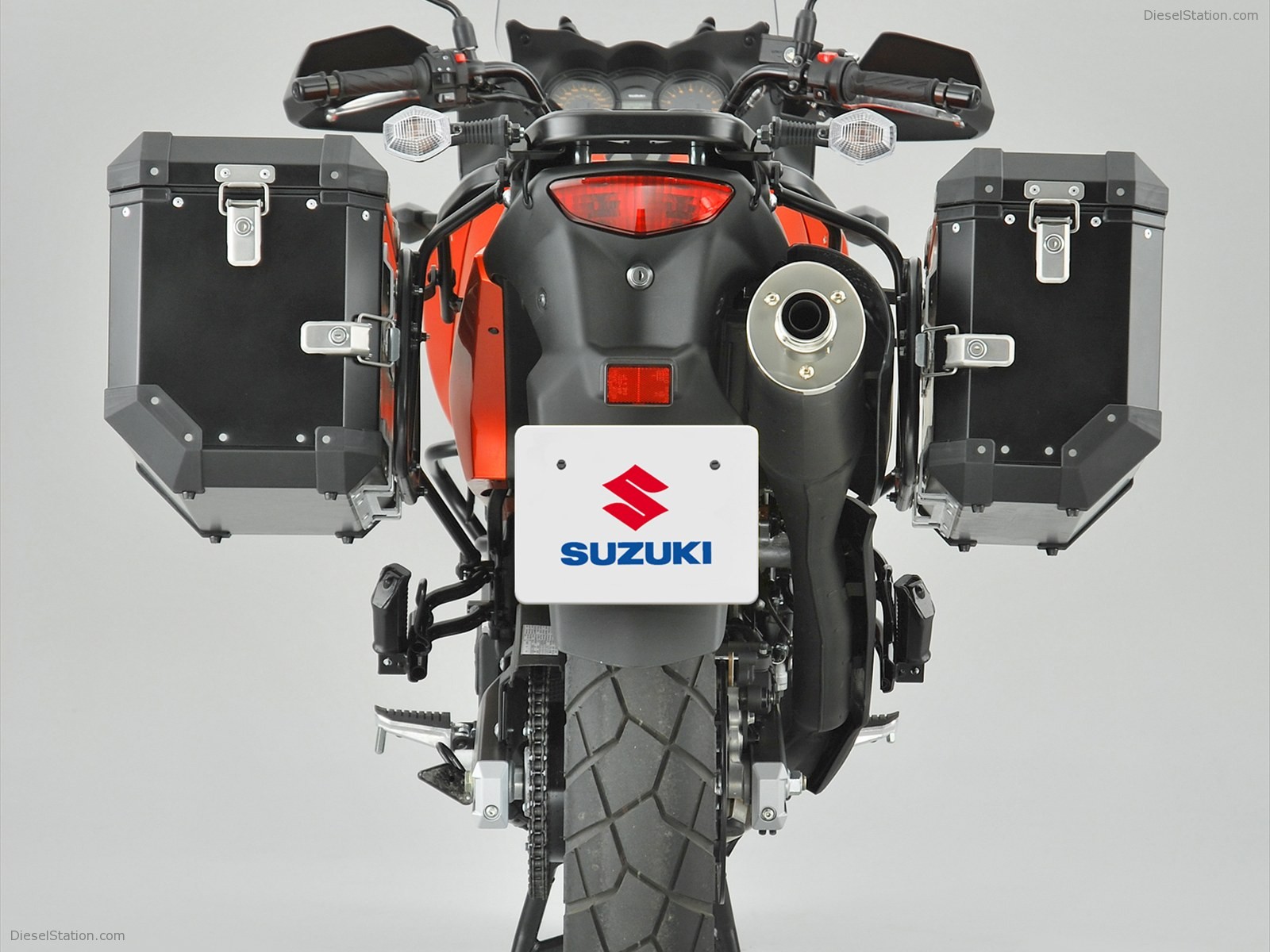 Suzuki V-Strom 650 XPEDITION 2011