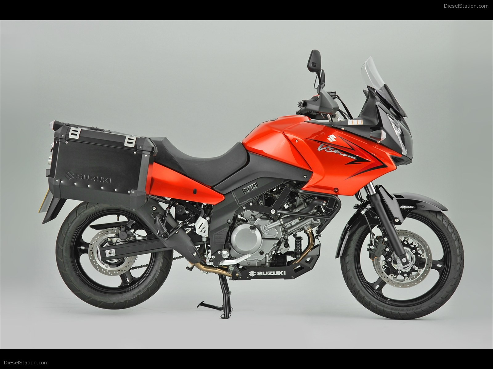 Suzuki V-Strom 650 XPEDITION 2011