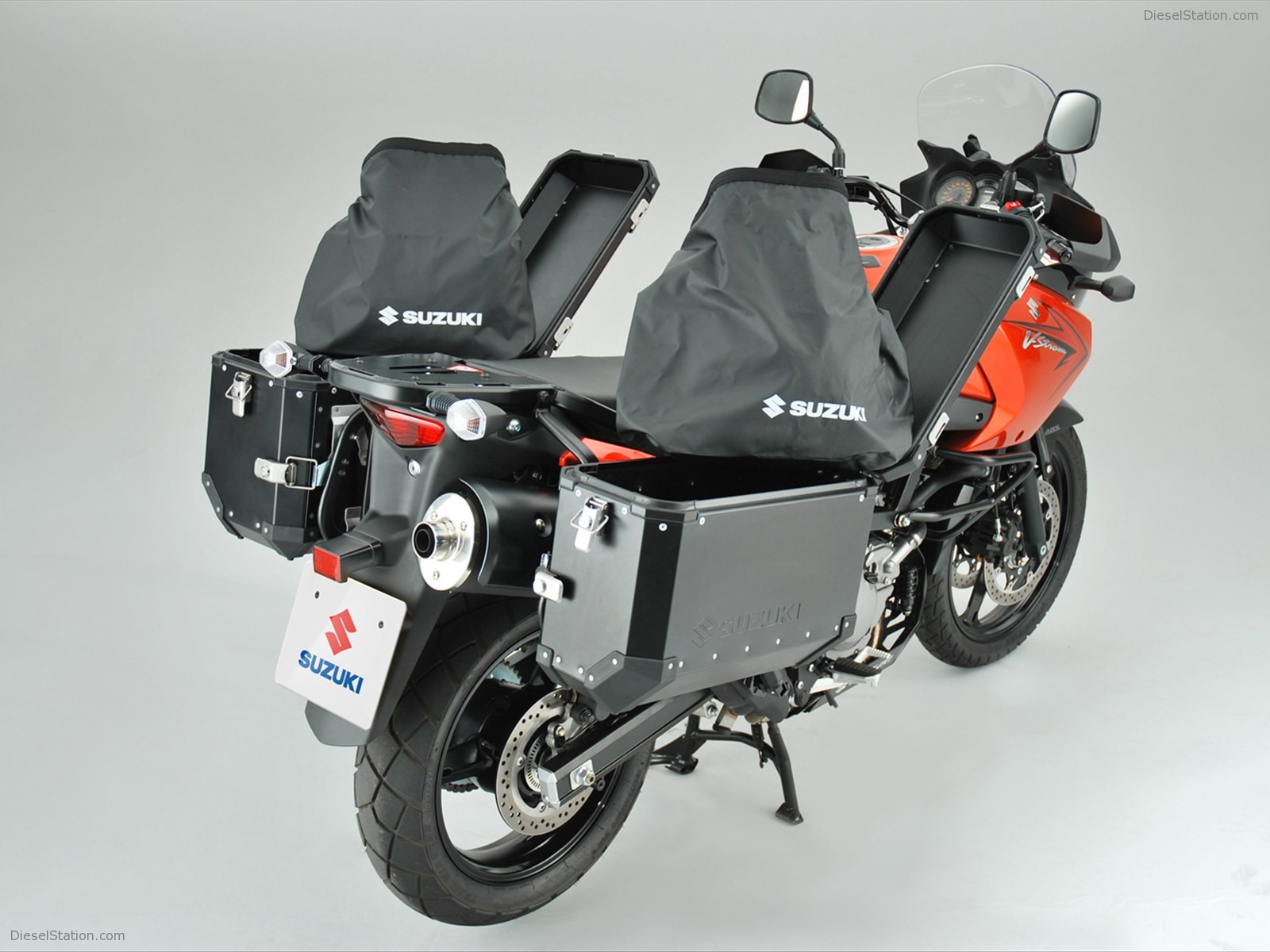 Suzuki V-Strom 650 XPEDITION 2011