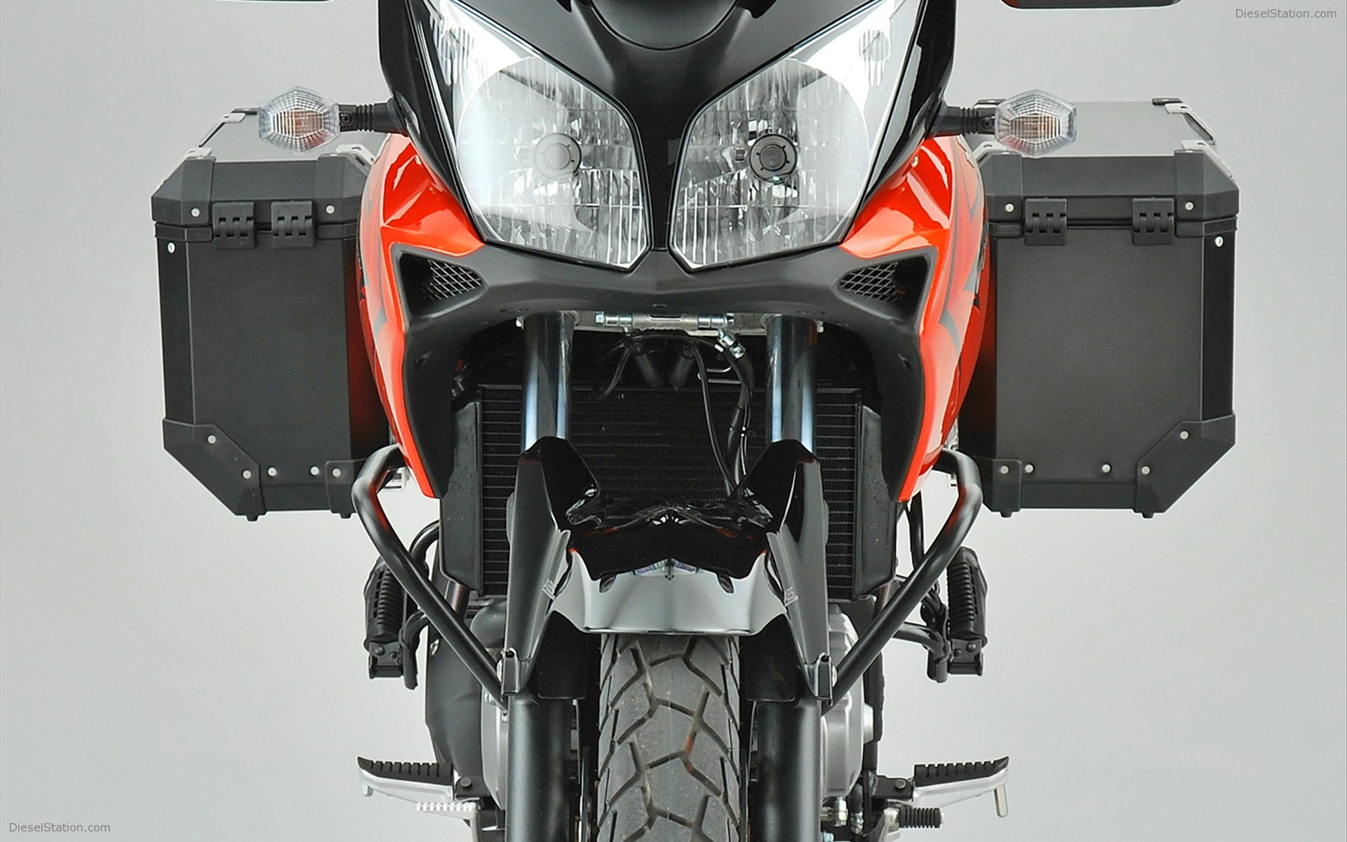 Suzuki V-Strom 650 XPEDITION 2011