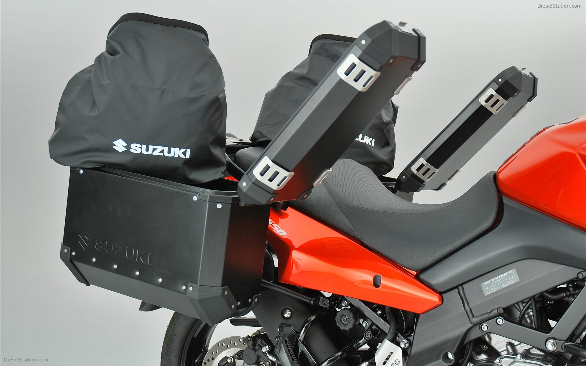 Suzuki V-Strom 650 XPEDITION 2011