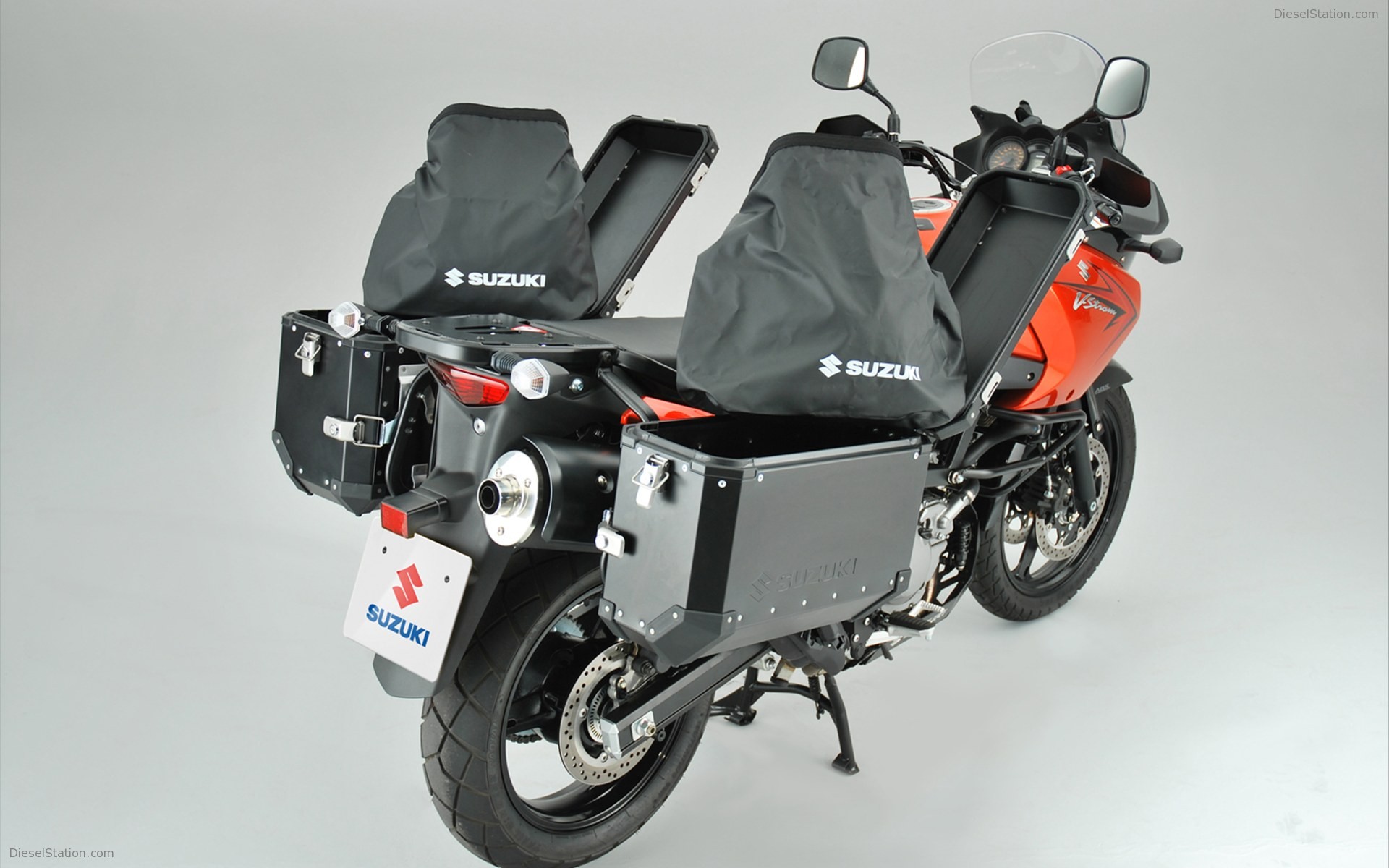 Suzuki V-Strom 650 XPEDITION 2011