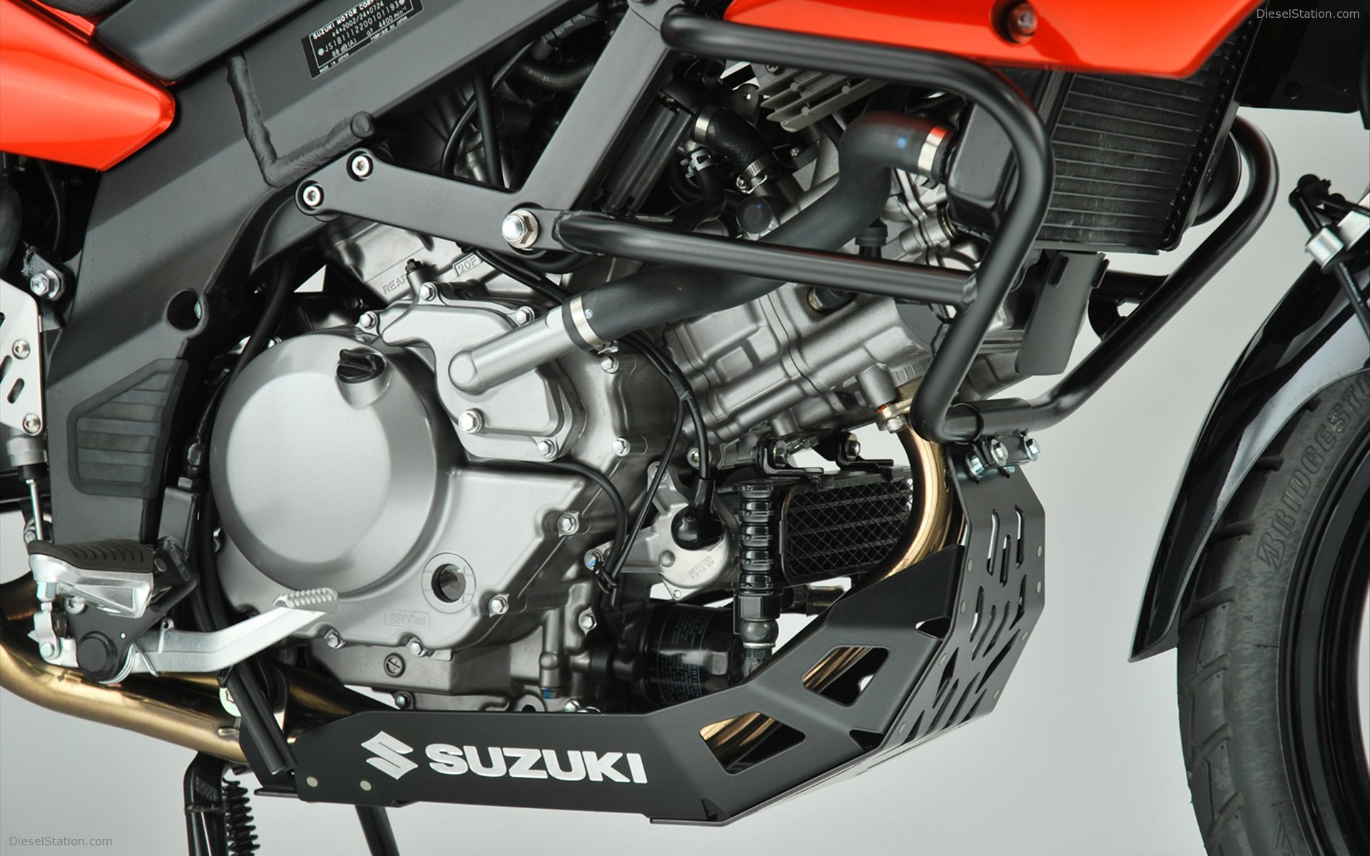 Suzuki V-Strom 650 XPEDITION 2011