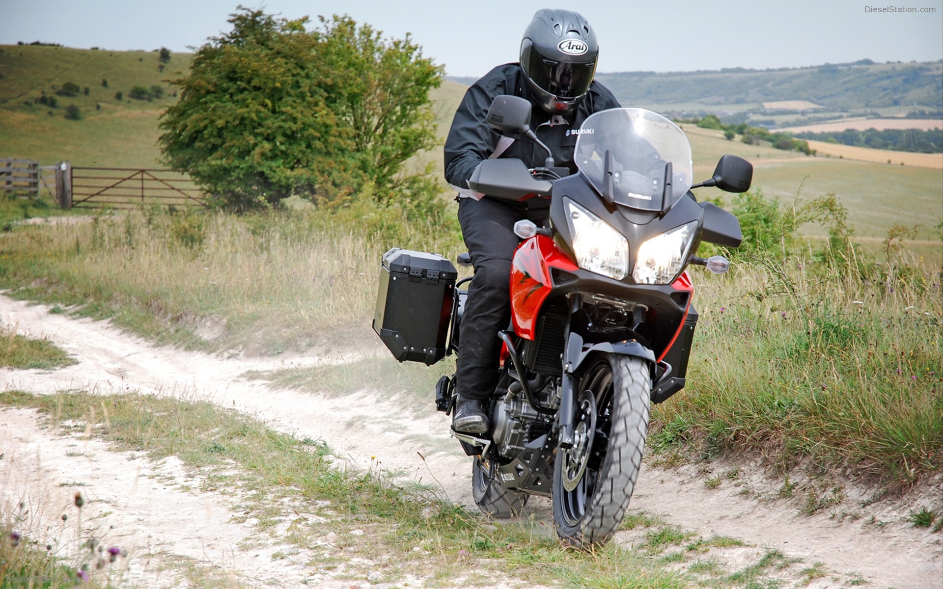 Suzuki V-Strom 650 XPEDITION 2011