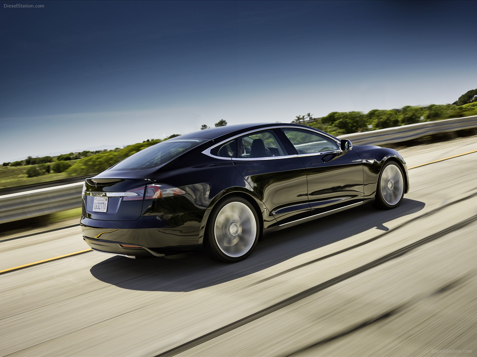 Tesla Model S 2013