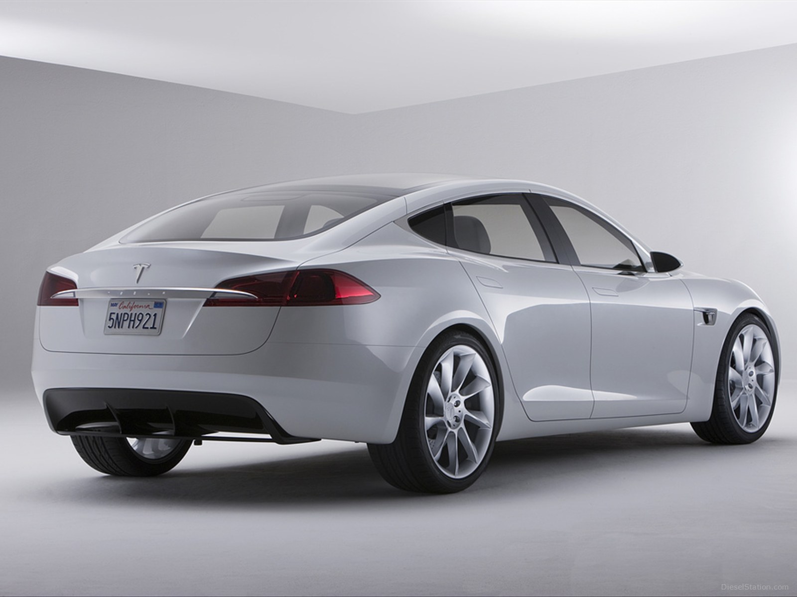 Tesla Model S 2013