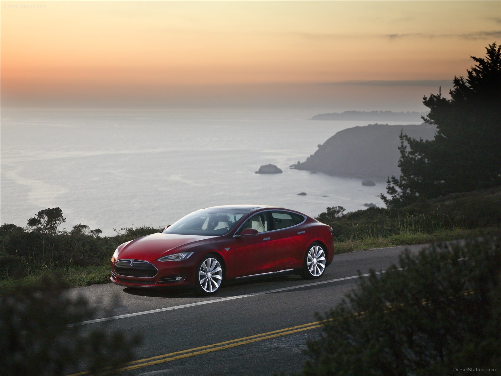 Tesla Model S 2013