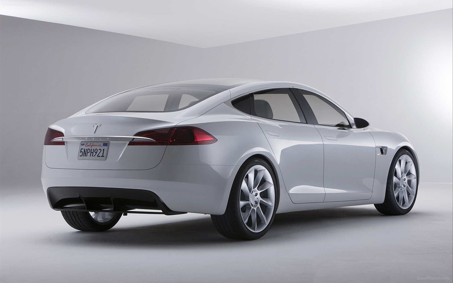 Tesla Model S 2013