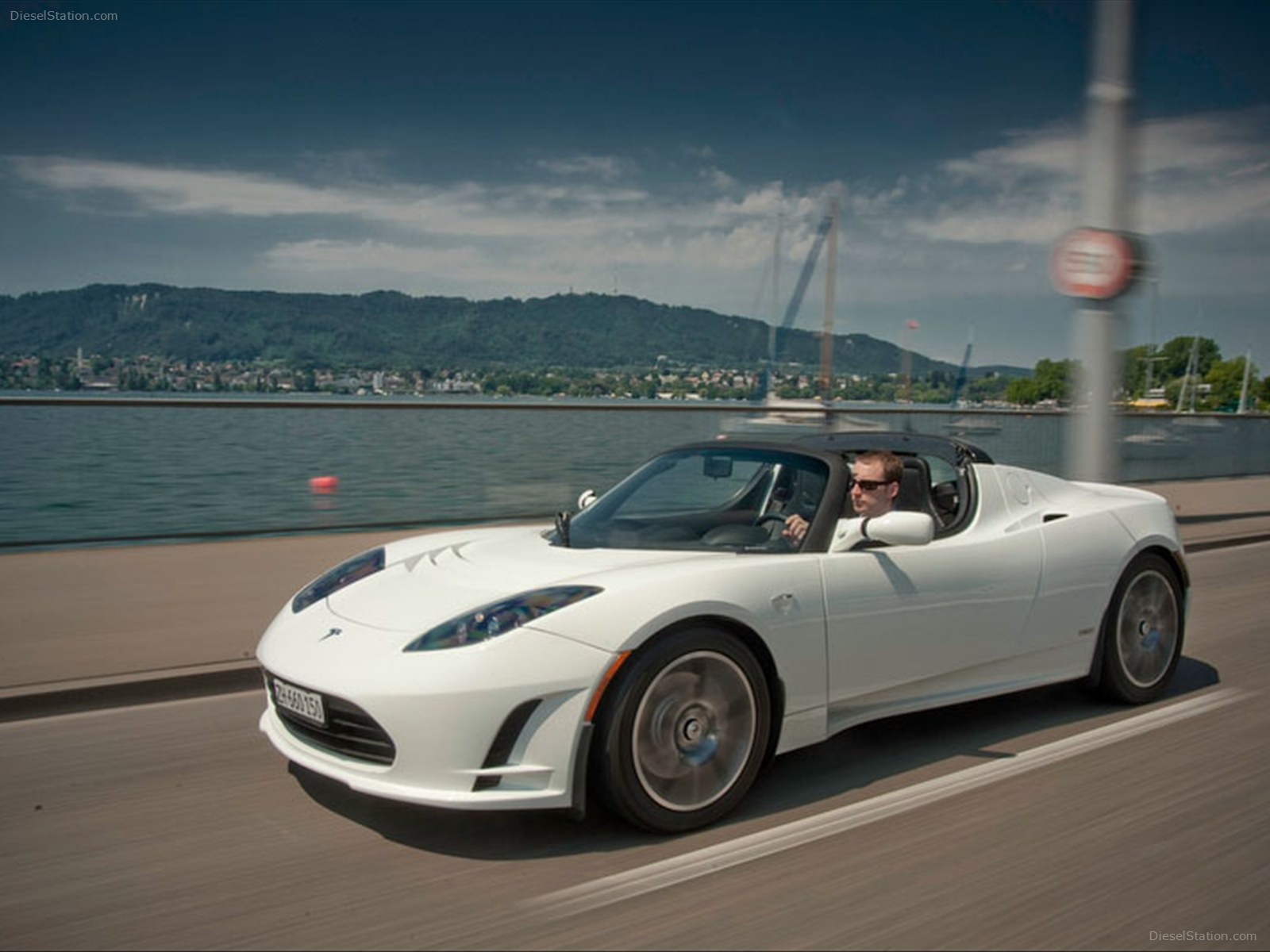 Tesla Roadster 2012