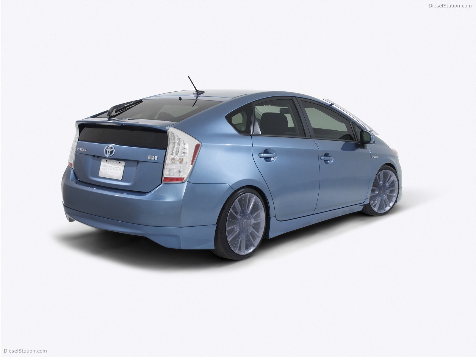 2009 Toyota Prius Aerius and Aemulus