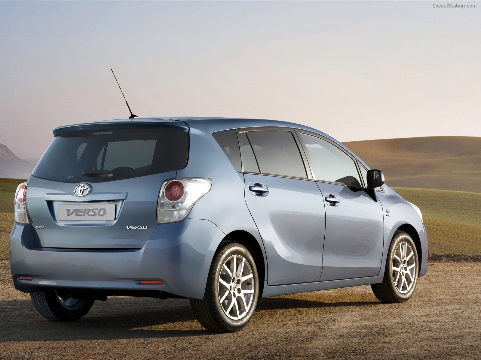 2010-Toyota Verso