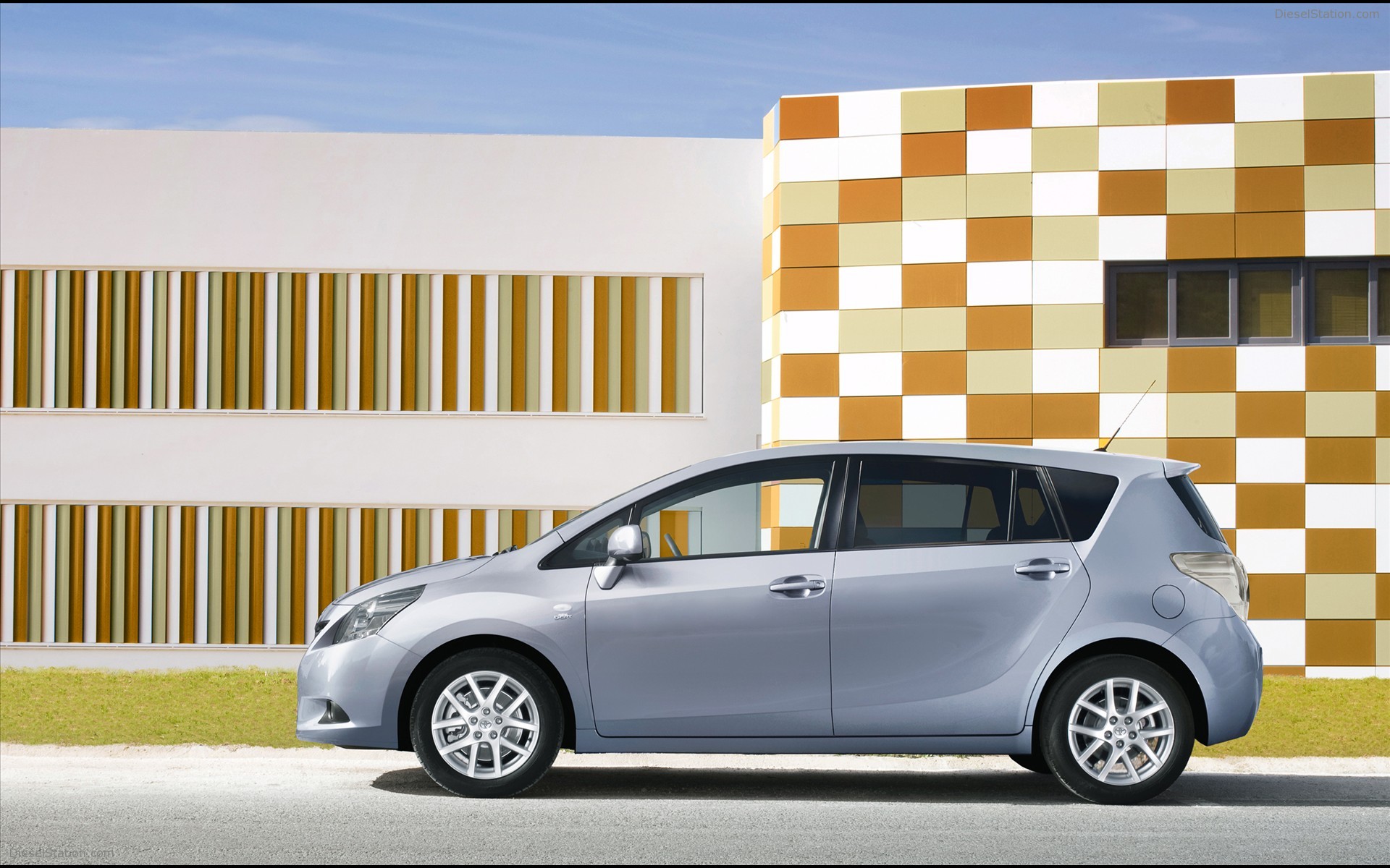 2010-Toyota Verso