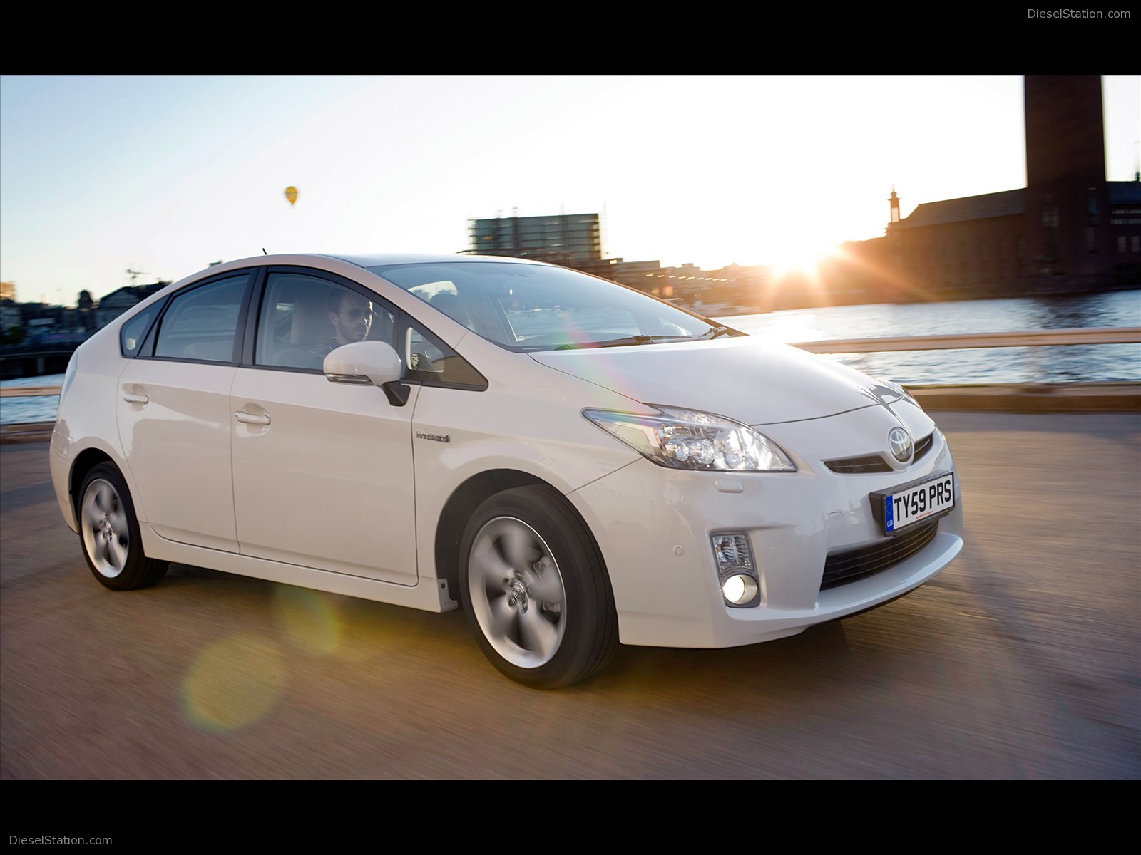 Toyota Adds Hi-Tech Option Pack To New Prius Toyota Adds Hi-Tech Option Pack To New Prius