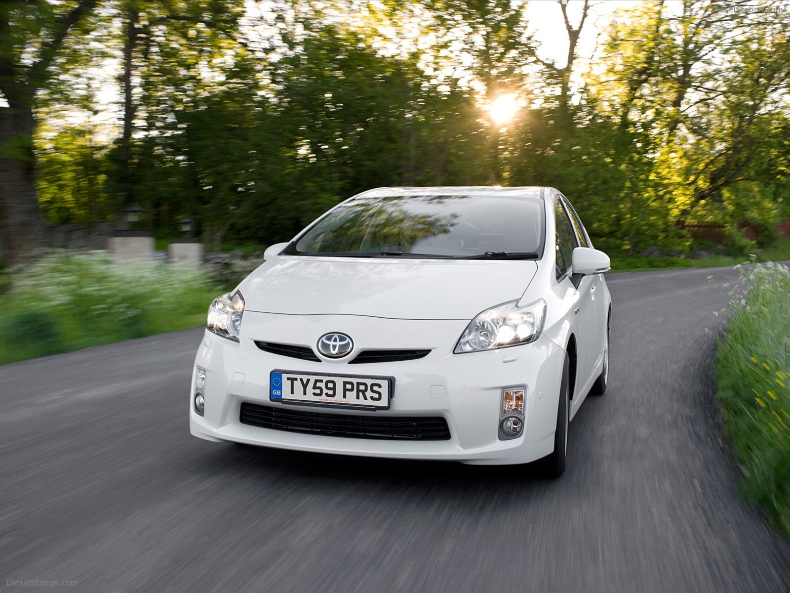 Toyota Adds Hi-Tech Option Pack To New Prius Toyota Adds Hi-Tech Option Pack To New Prius