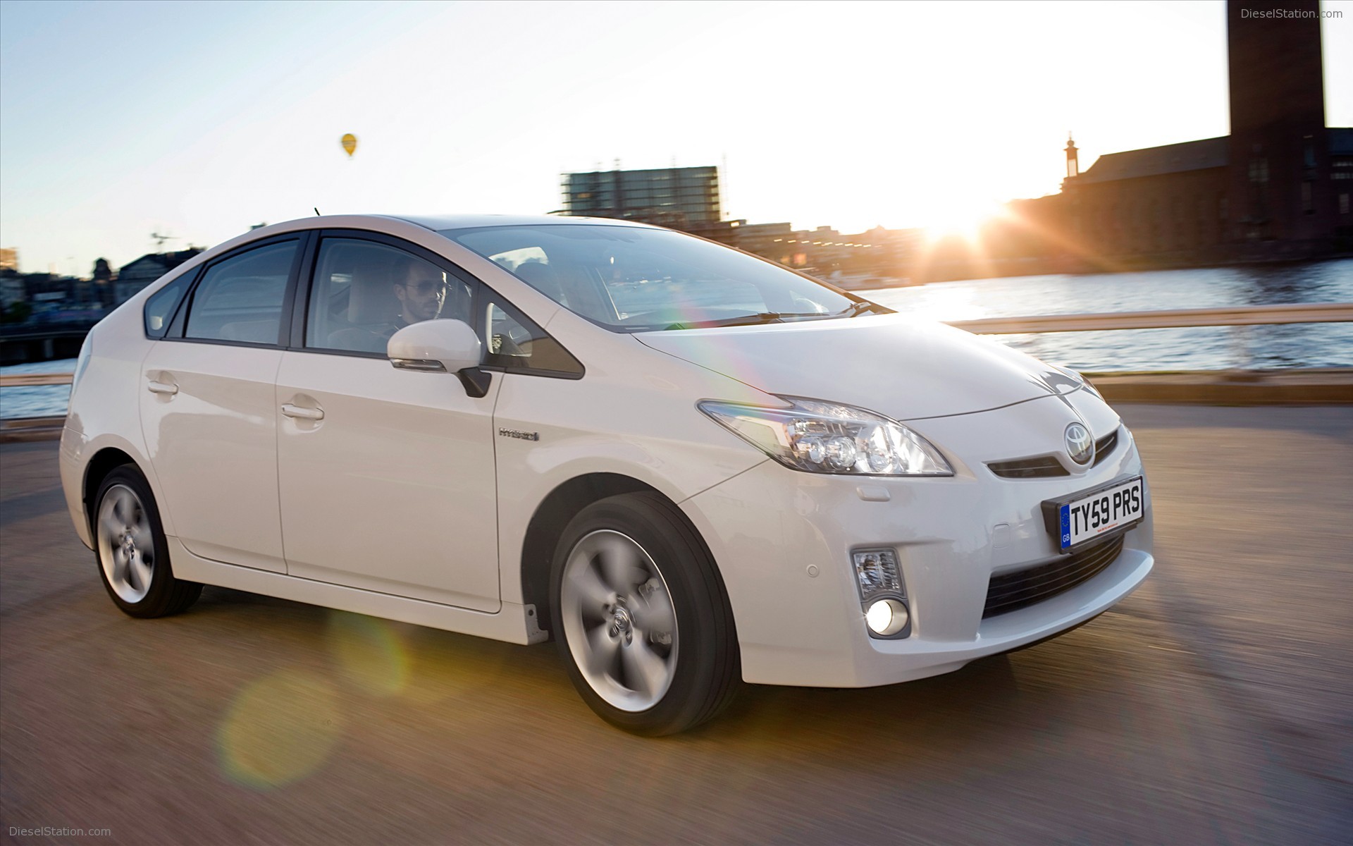Toyota Adds Hi-Tech Option Pack To New Prius Toyota Adds Hi-Tech Option Pack To New Prius
