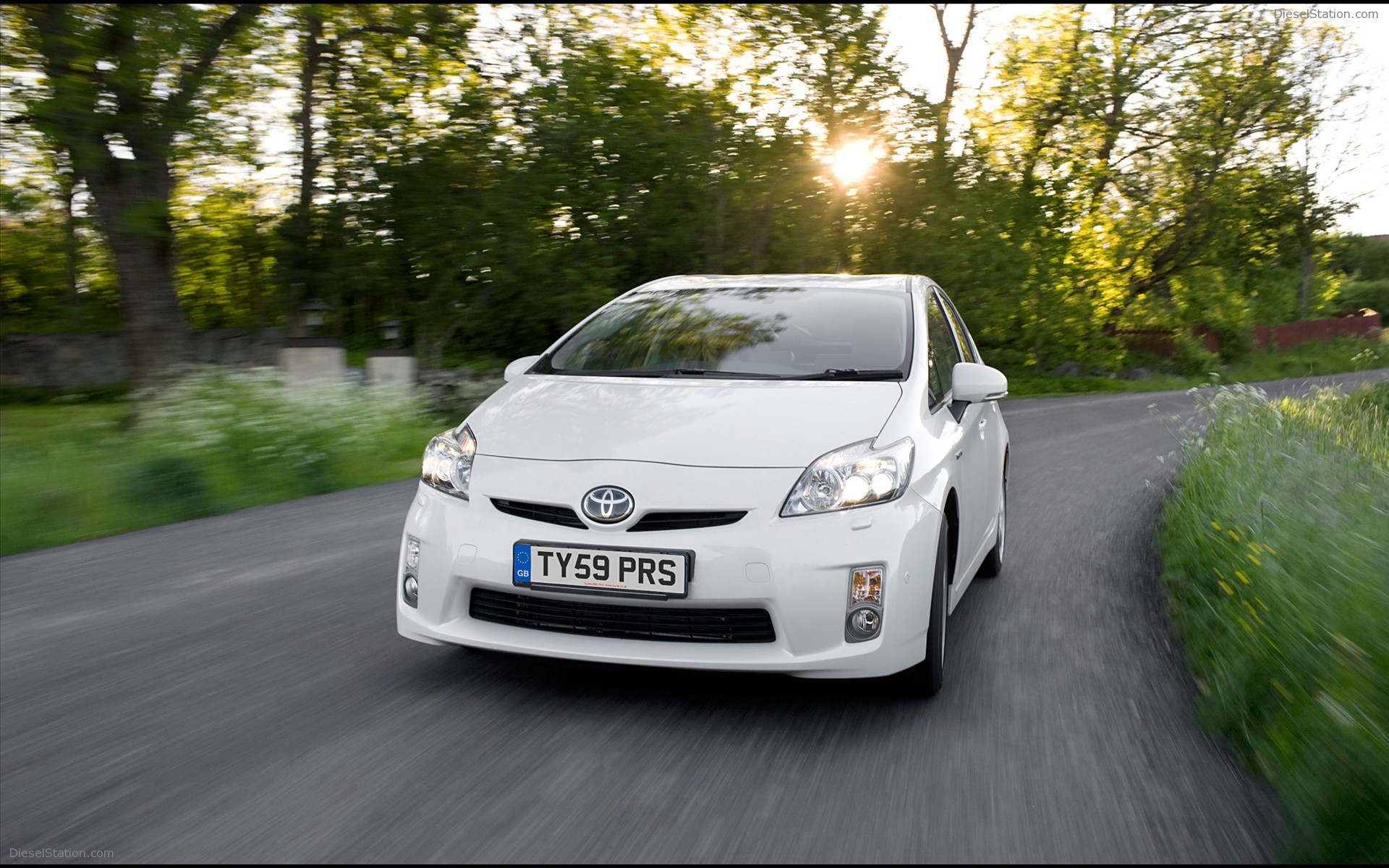 Toyota Adds Hi-Tech Option Pack To New Prius Toyota Adds Hi-Tech Option Pack To New Prius