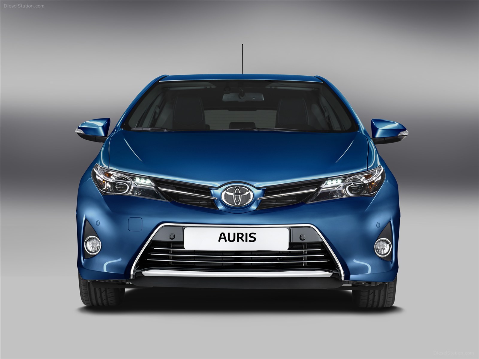 Toyota Auris Hybrid 2013