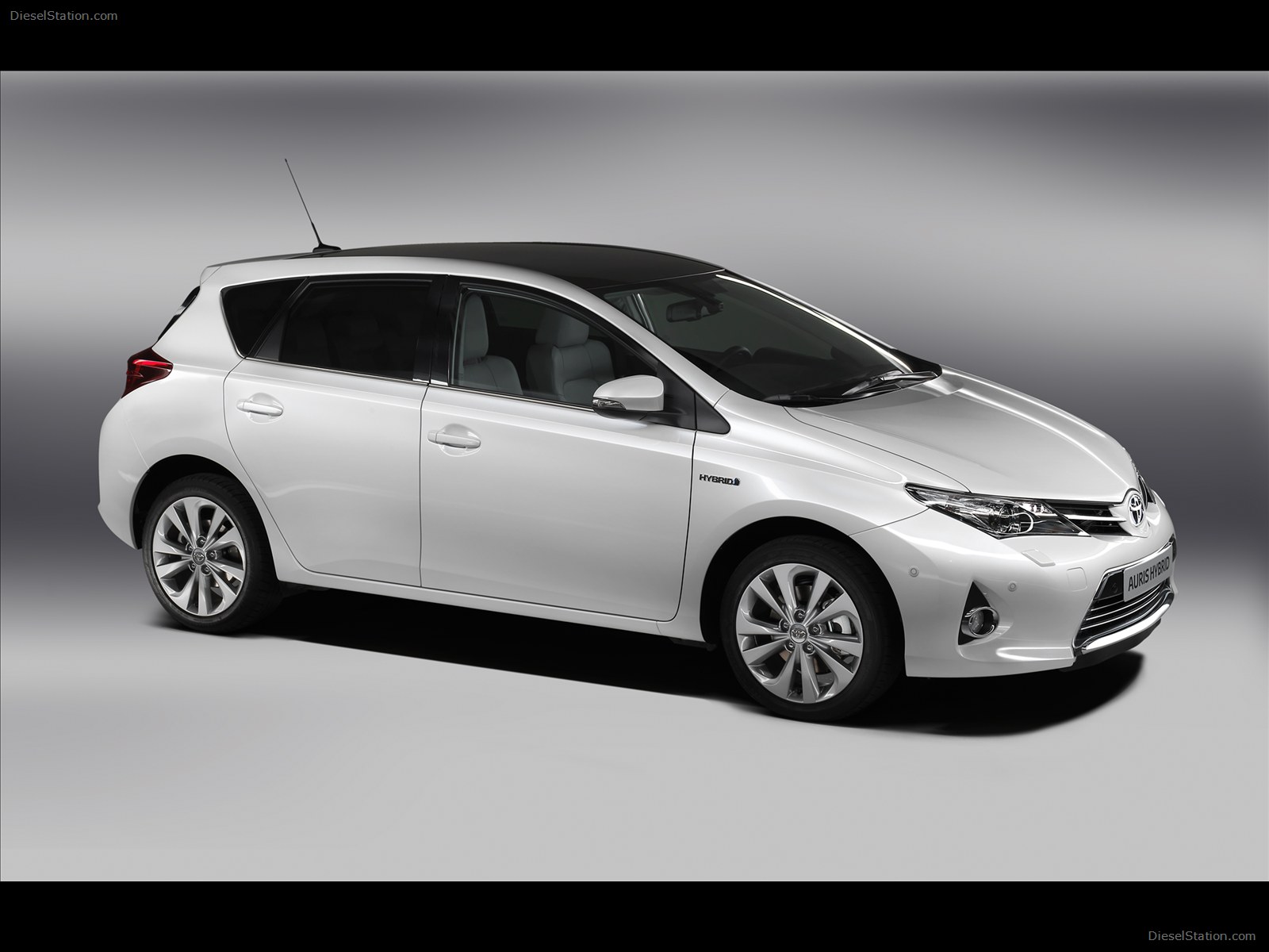 Toyota Auris Hybrid 2013