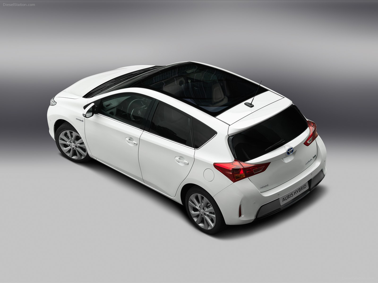 Toyota Auris Hybrid 2013