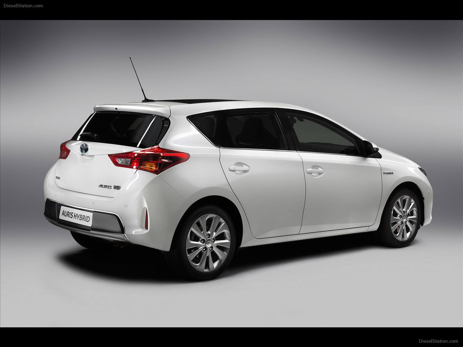 Toyota Auris Hybrid 2013
