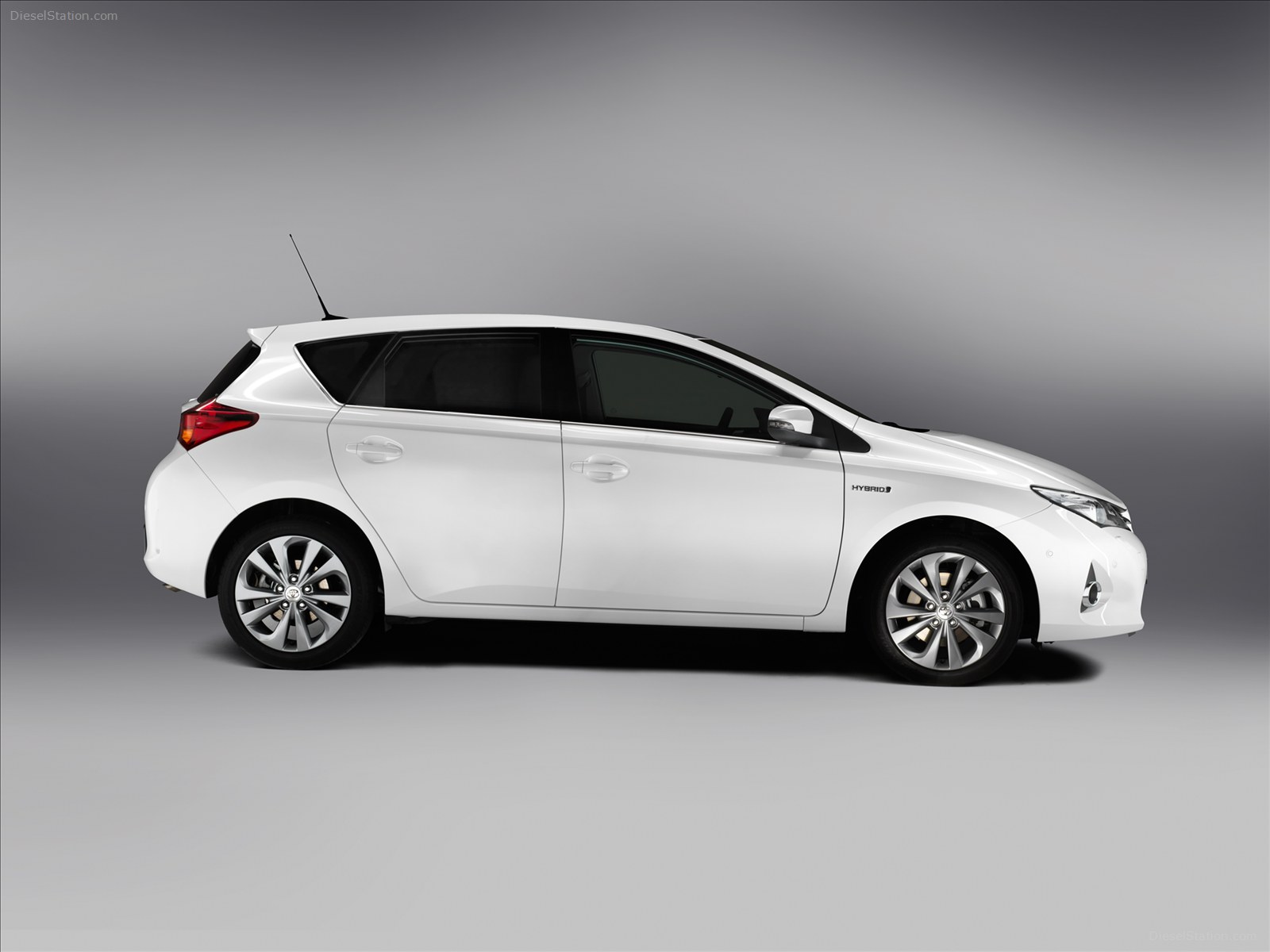 Toyota Auris Hybrid 2013