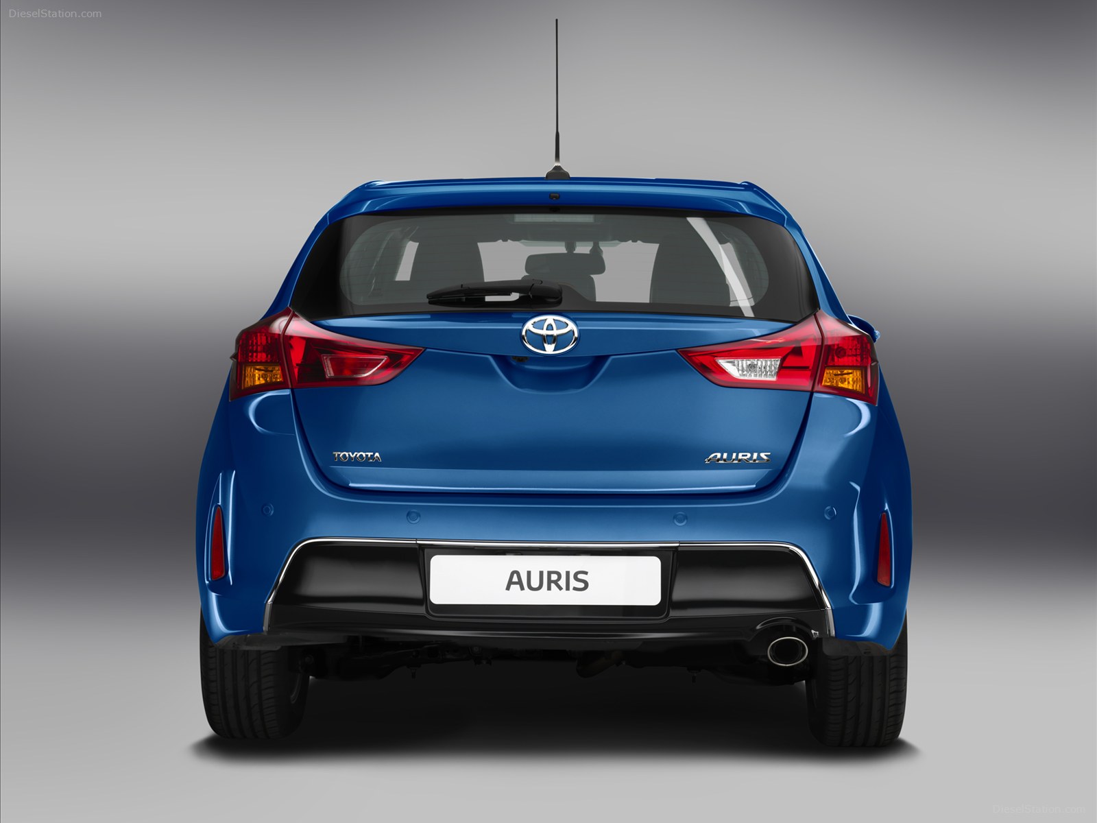Toyota Auris Hybrid 2013
