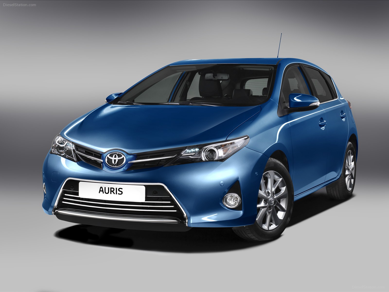 Toyota Auris Hybrid 2013
