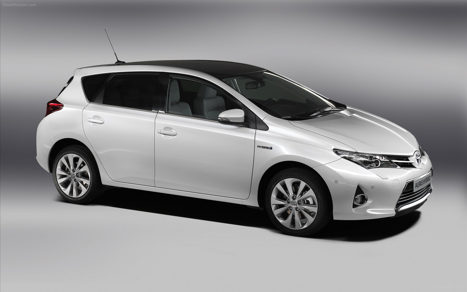 Toyota Auris Hybrid 2013