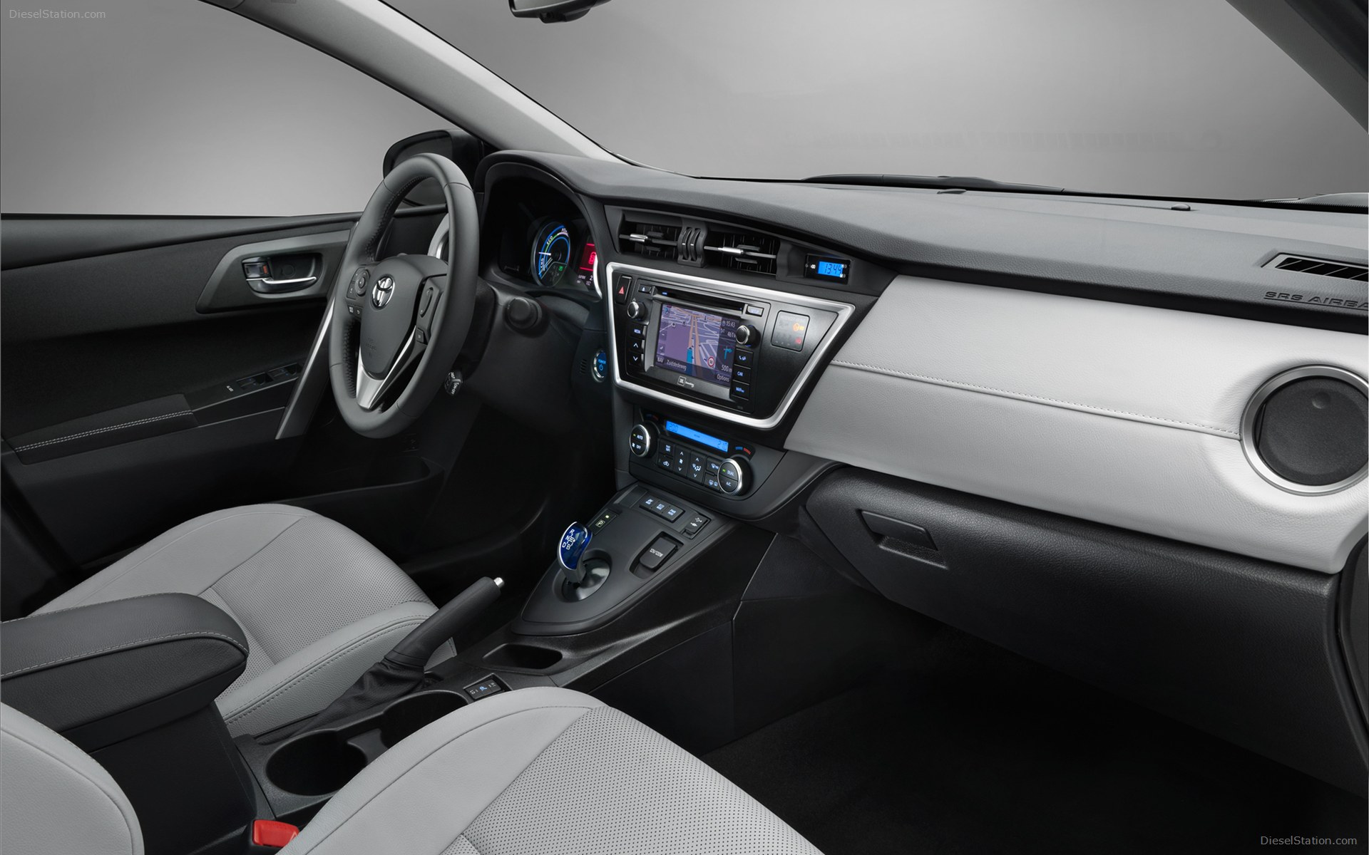 Toyota Auris Hybrid 2013
