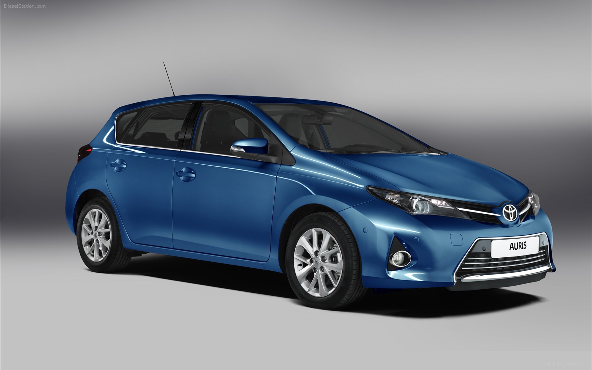 Toyota Auris Hybrid 2013