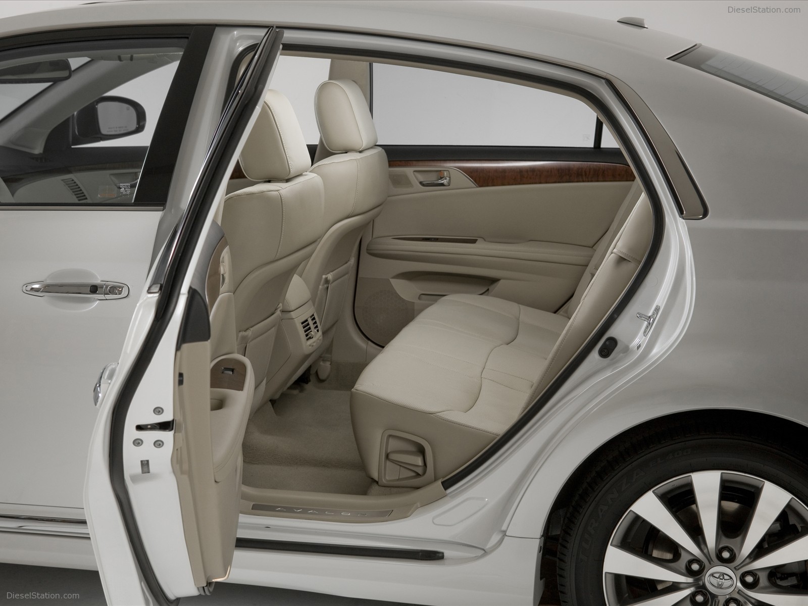 Toyota Avalon 2011