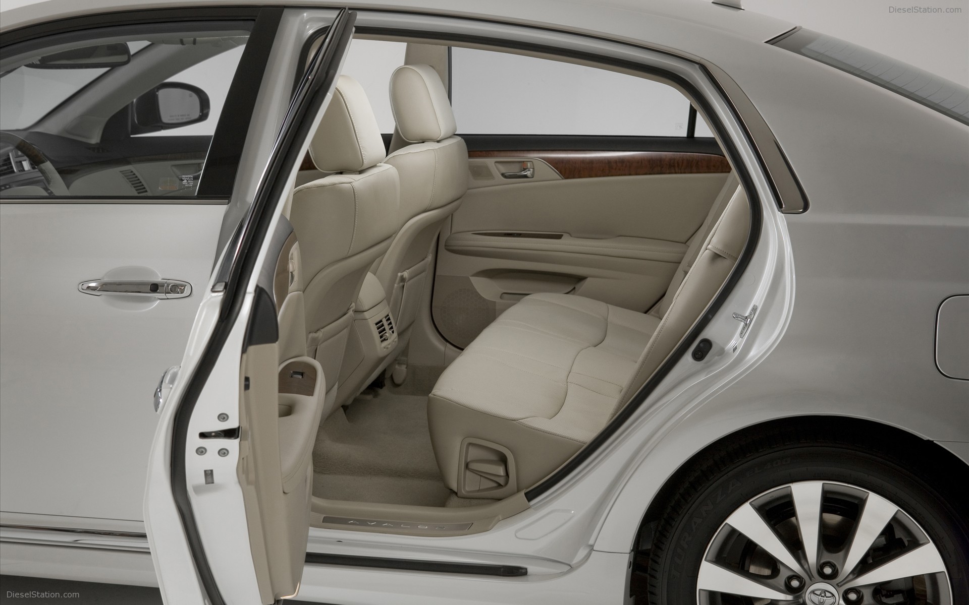 Toyota Avalon 2011