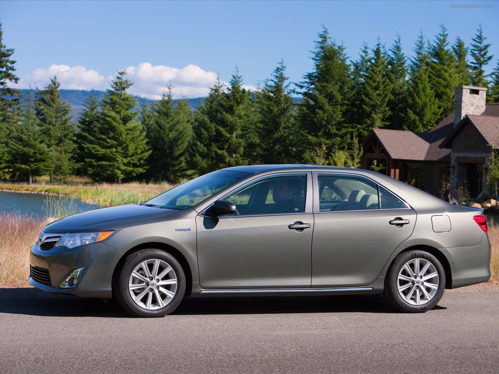 Toyota Camry Hybrid 2012