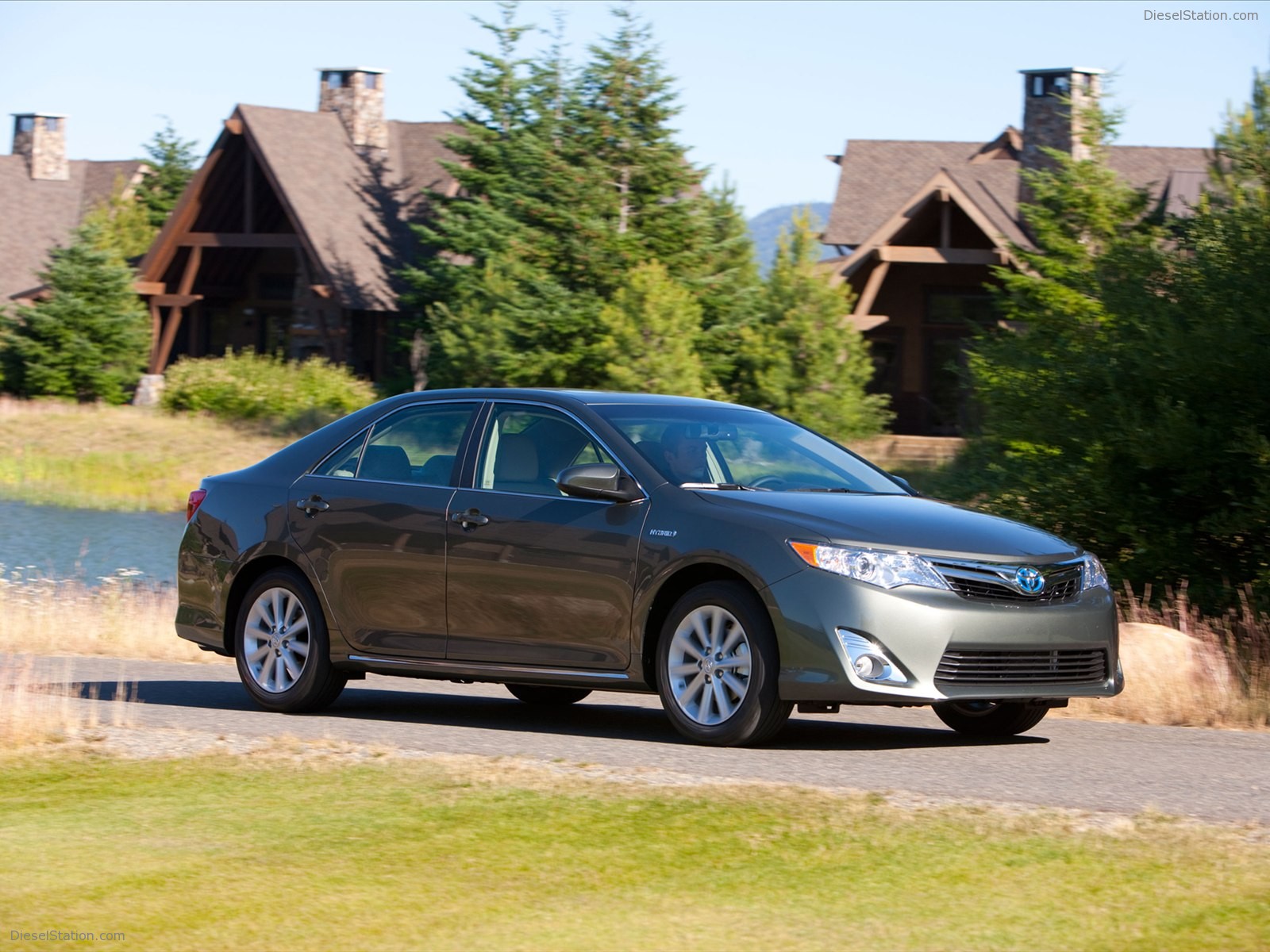 Toyota Camry Hybrid 2012