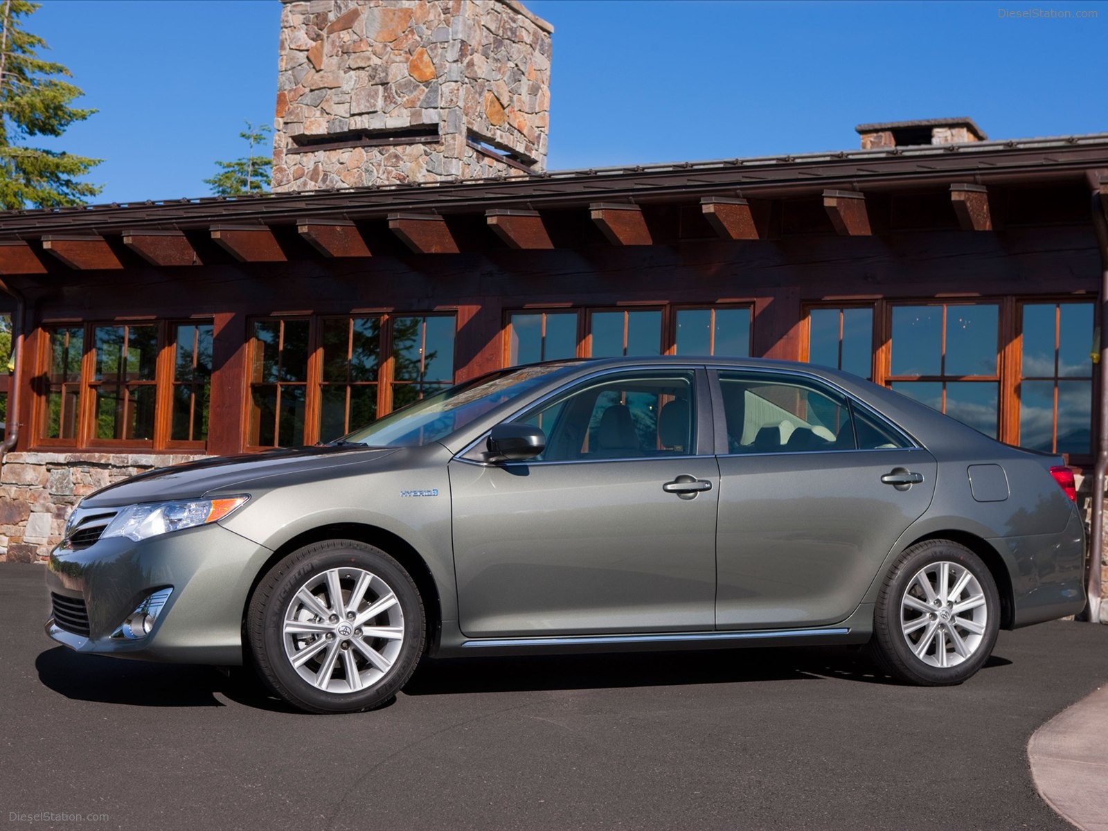 Toyota Camry Hybrid 2012