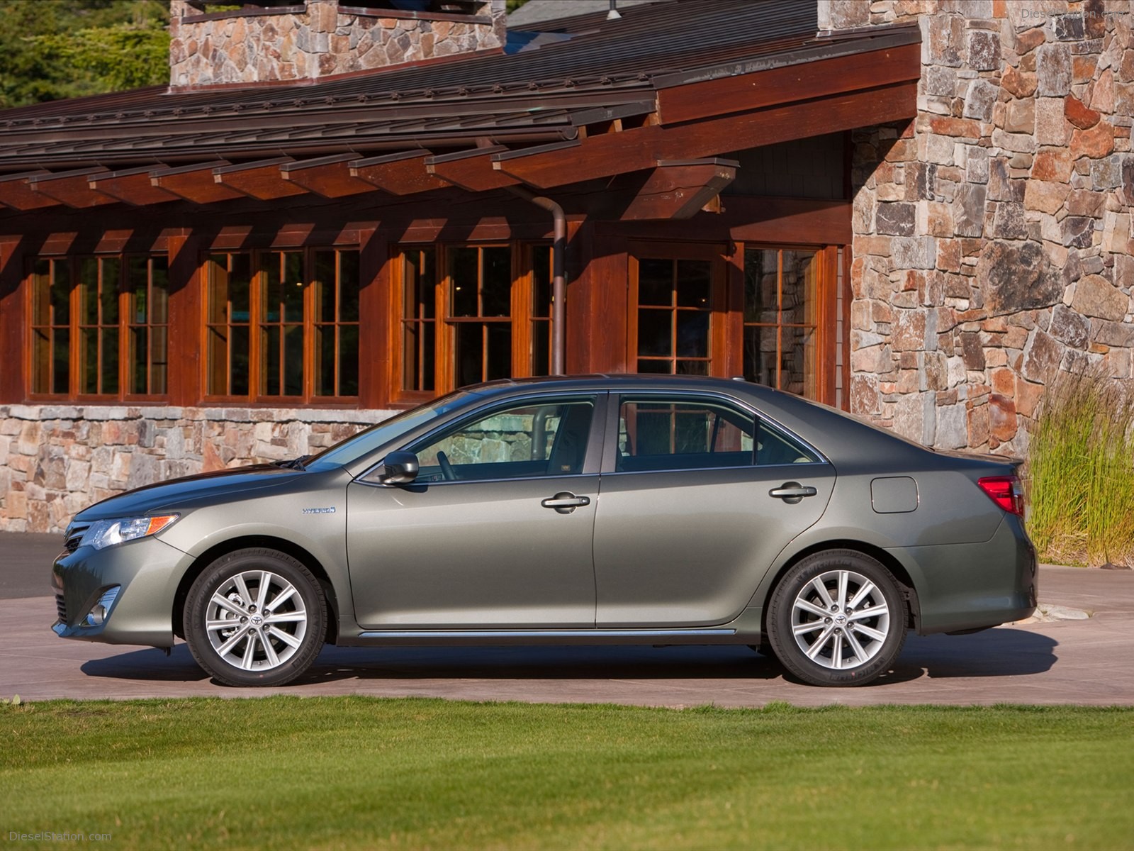 Toyota Camry Hybrid 2012