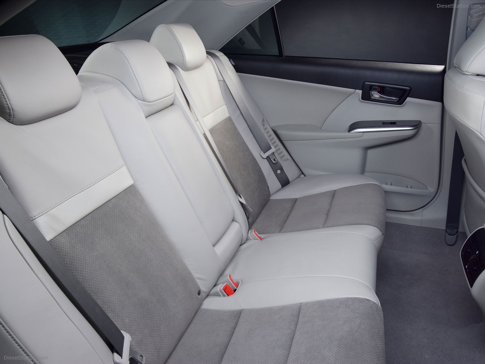 Toyota Camry Hybrid 2012
