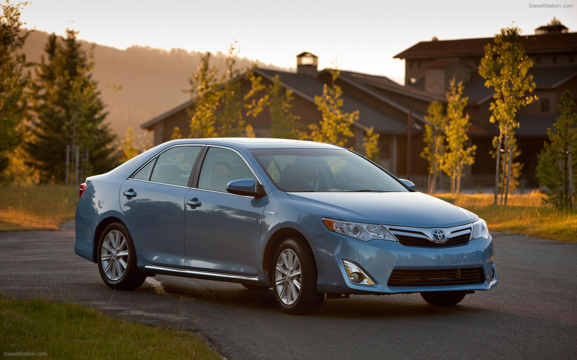 Toyota Camry Hybrid 2012
