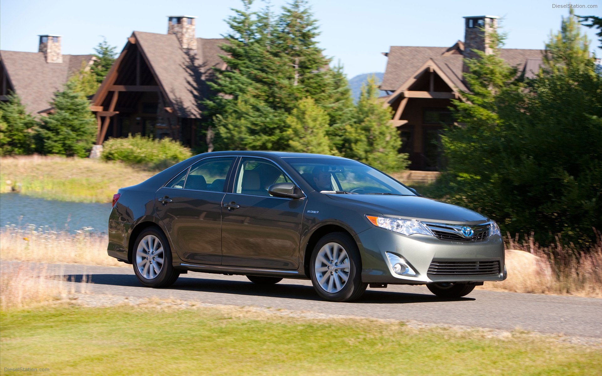 Toyota Camry Hybrid 2012