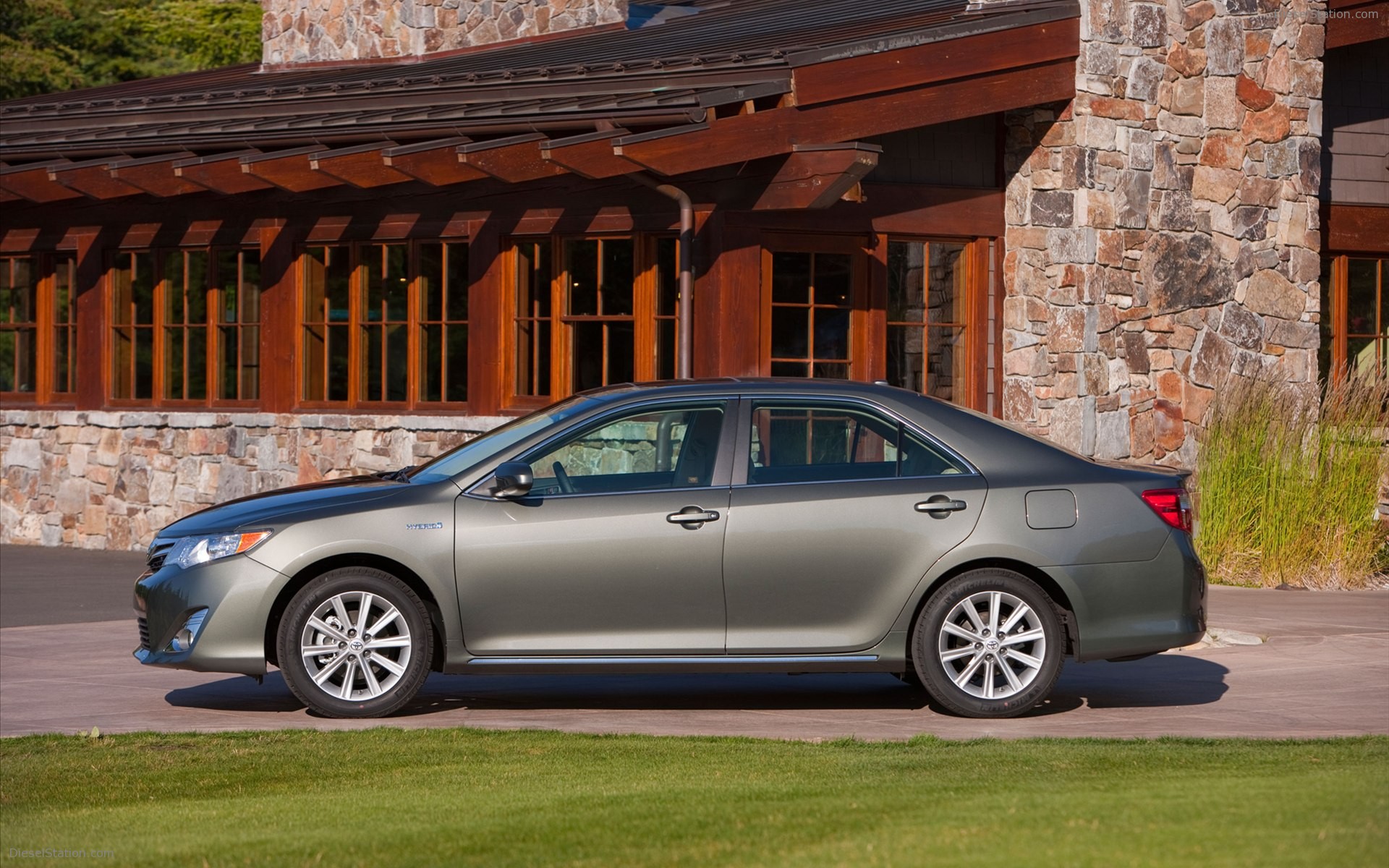 Toyota Camry Hybrid 2012