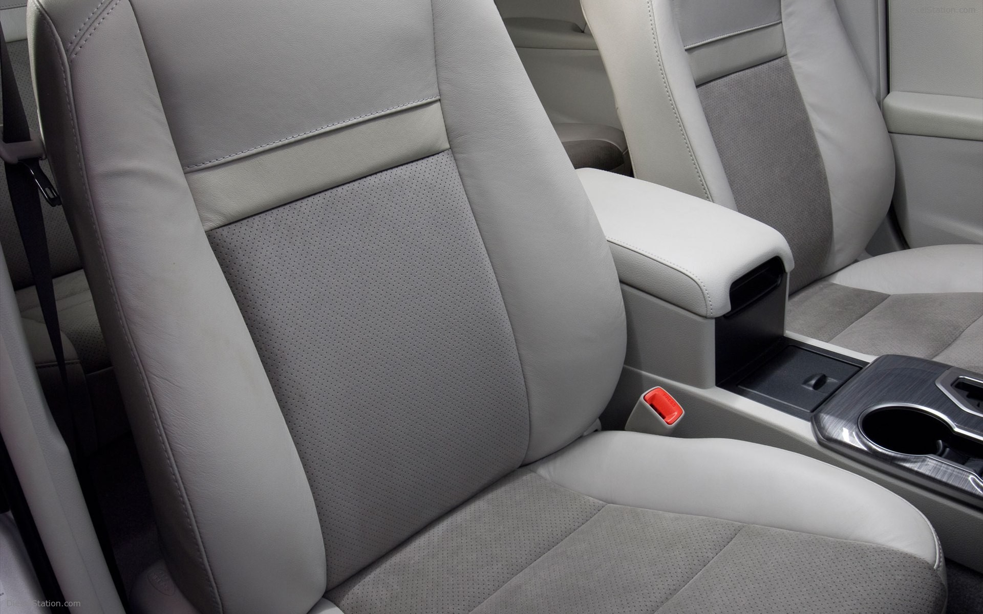 Toyota Camry Hybrid 2012