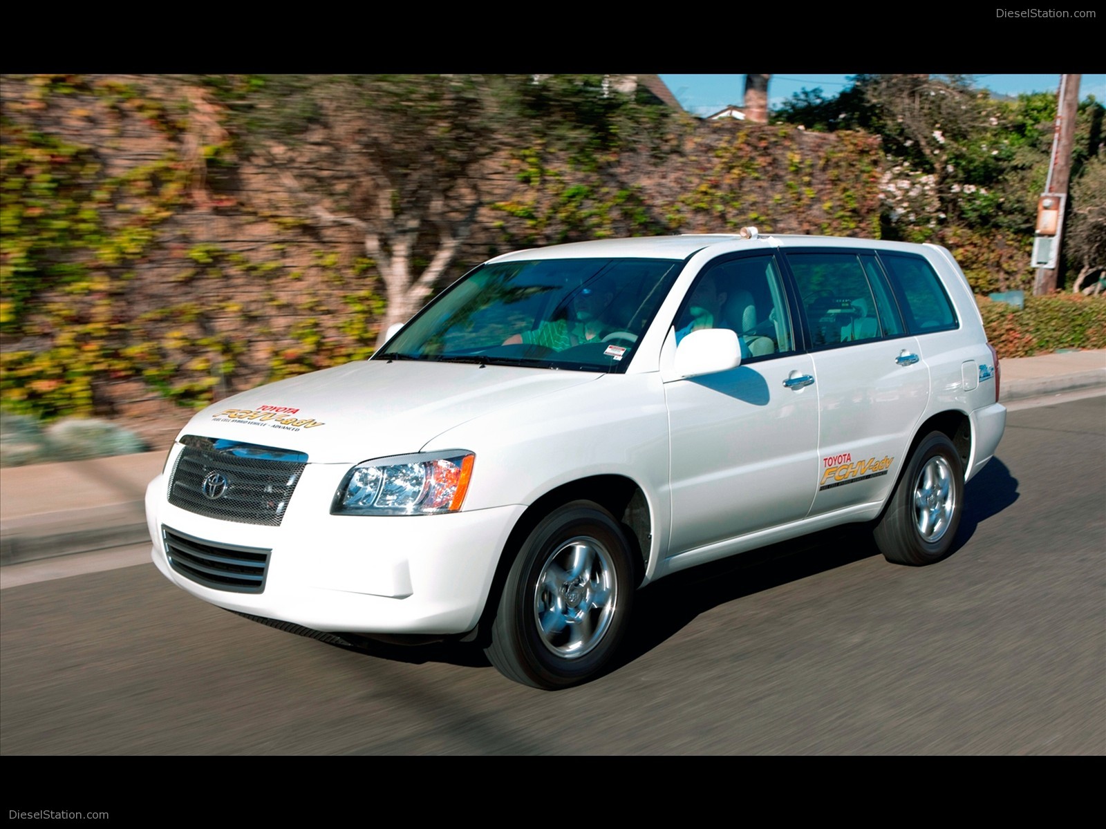 Toyota FCHV-adv