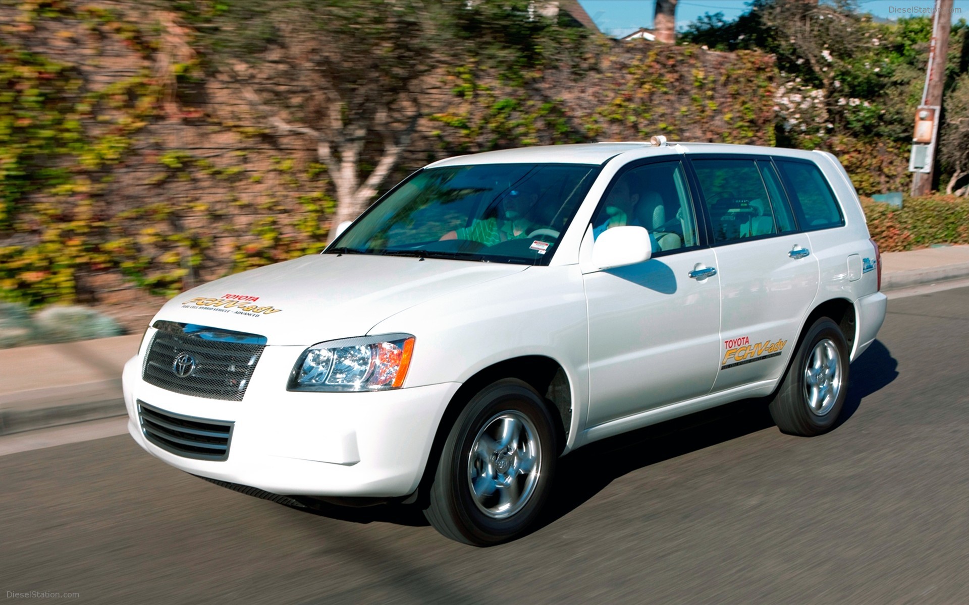 Toyota FCHV-adv