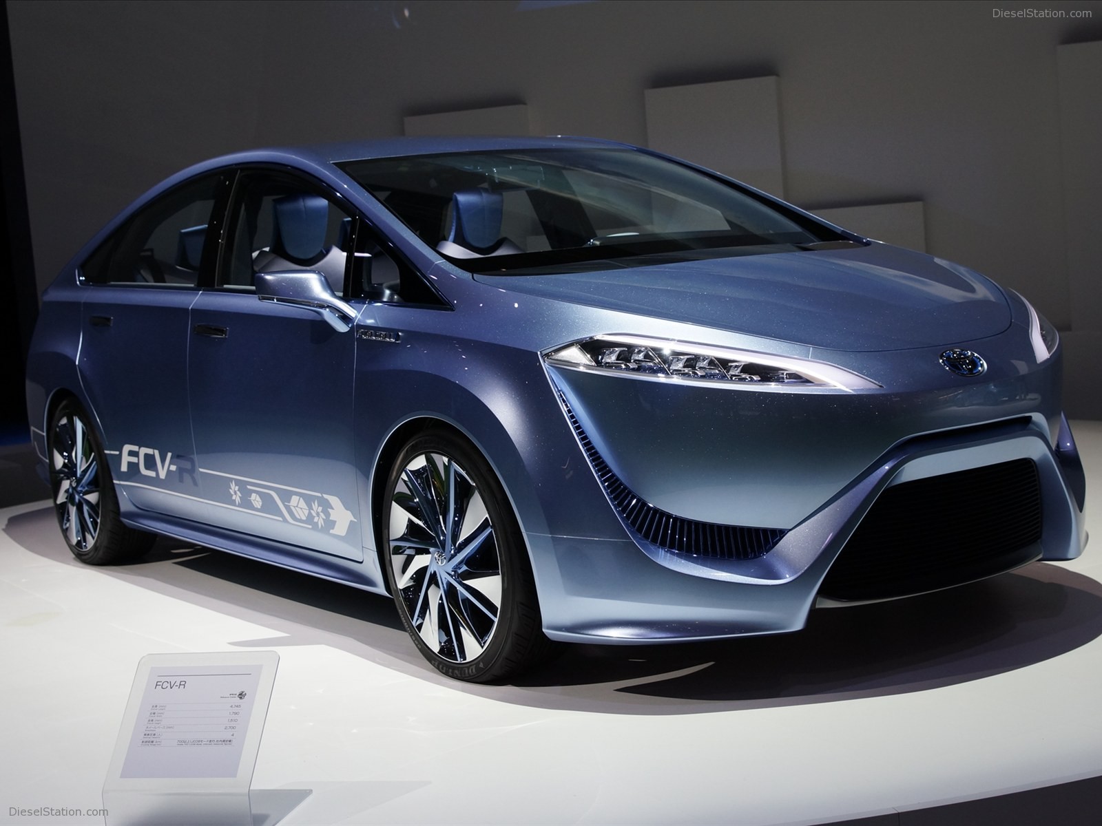 Toyota FCV R Concept 2011