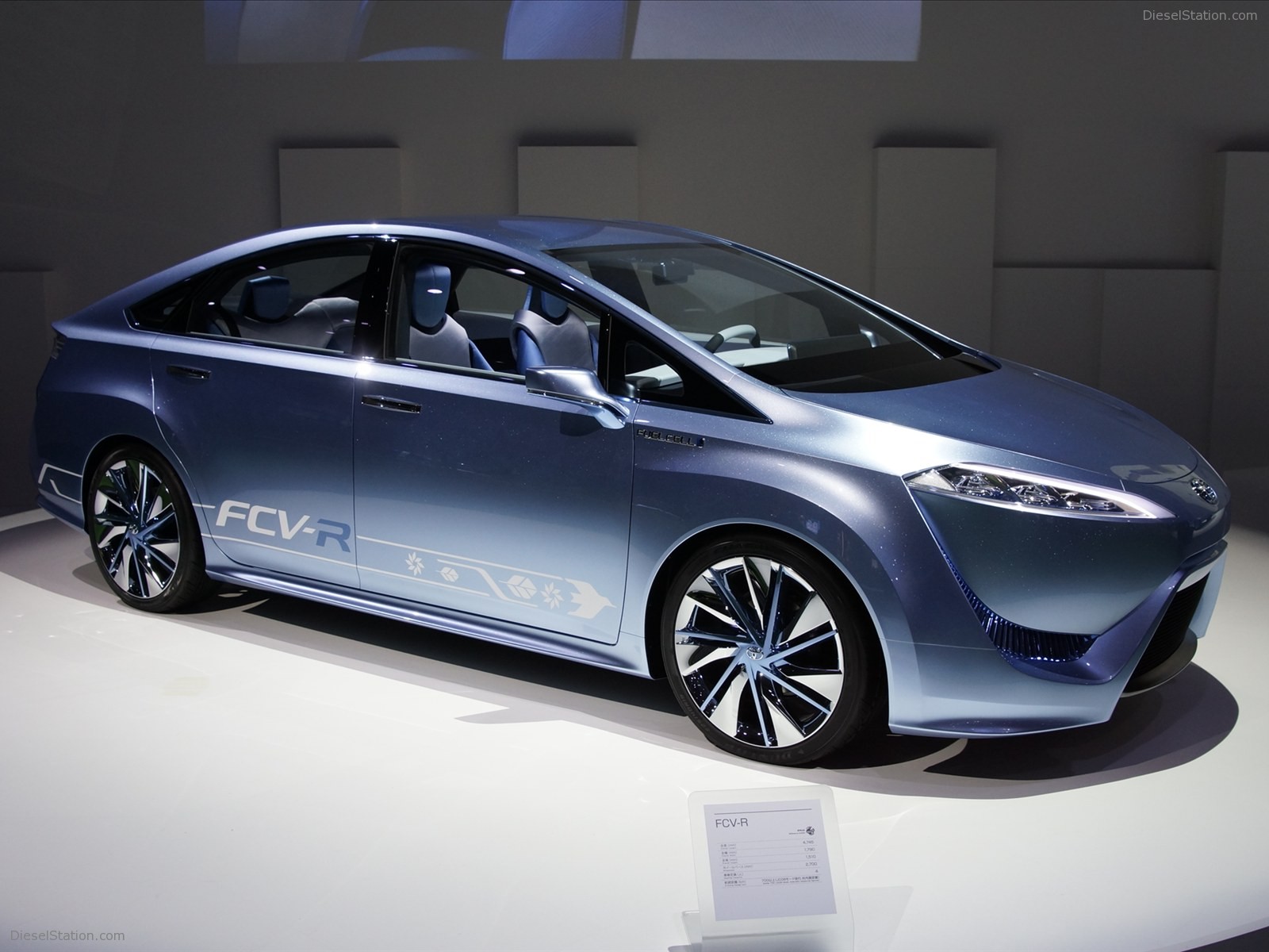 Toyota FCV R Concept 2011