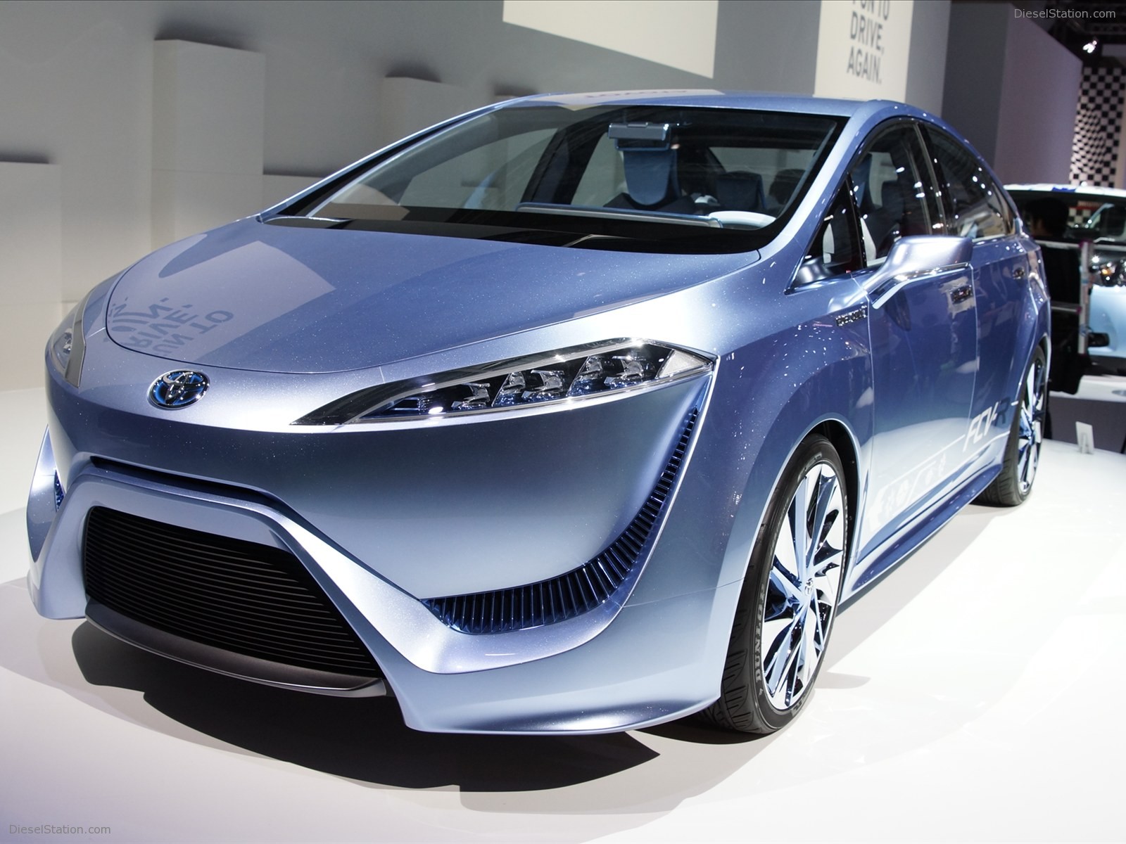 Toyota FCV R Concept 2011