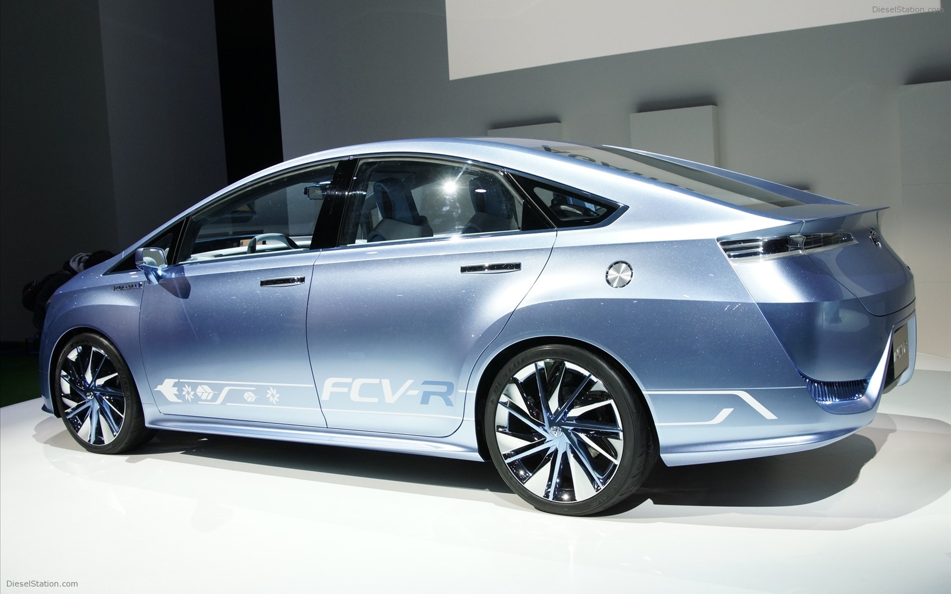 Toyota FCV R Concept 2011